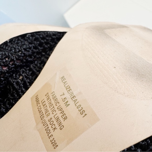 NEW Steve Madden Realize Black Slide Sandal with Block Heel - Picture 4 of 10